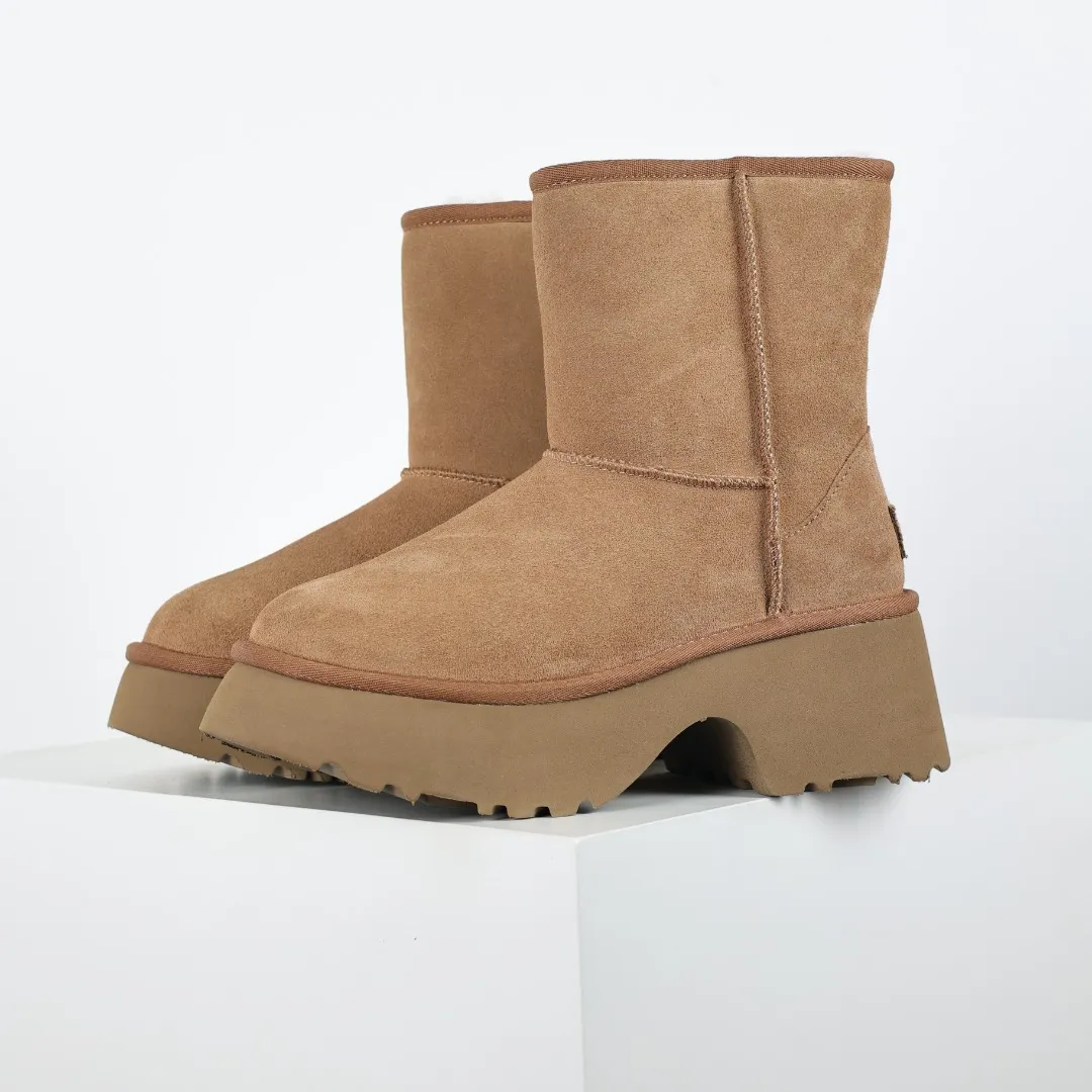Pick up locally 💰600 Core recommended good price It is a very suitable choice for home furnishings. In the new year, uug launched a series of styles, which are partial to the preferences of young consumers and have also moved to the forefront of fashion trends. Shoe body material: water-repellent coated suede upper, 17 mm UGGPURE™ implantable wool insole, lightweight non-slip and comfortable rubber outsole, with brand LOGO and trademark, with full packaging Size: 35 36 37 38 39 40